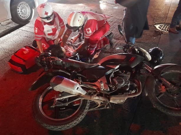 Motociclista y un automóvil particular se estrellan en Veracruz