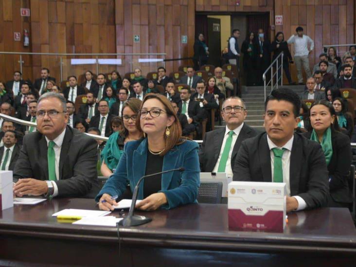 Exprés y sin preguntas, así fue la comparecencia de la contralora general de Veracruz