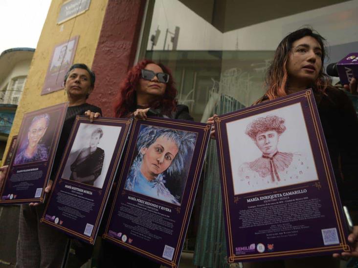 Homenajean a Mujeres Ilustres con placas en calle de Xalapa