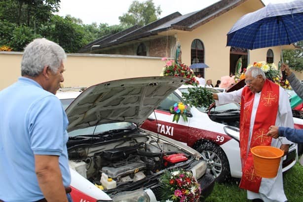 Celebran el Día del Taxista en Misantla con misa y bendición de unidades