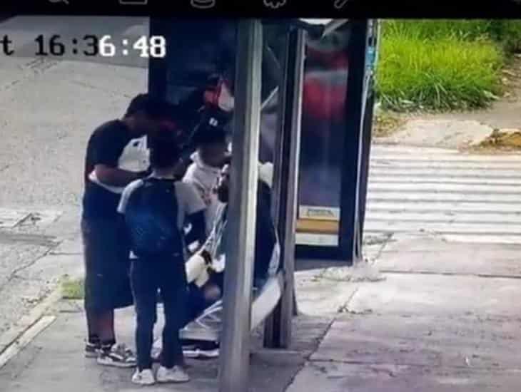 Circula un video de cómo asaltan grupos delincuenciales en las paradas de autobús (+Video) 