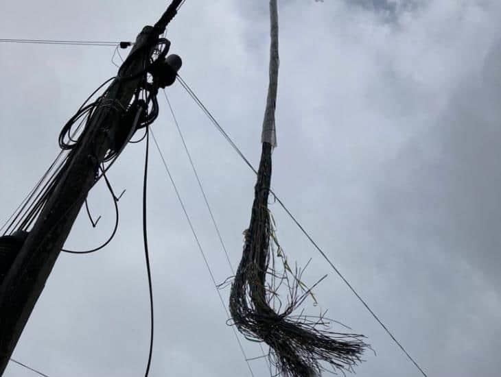 Denuncian cables reventados en calles de Veracruz por falta de atención de autoridades
