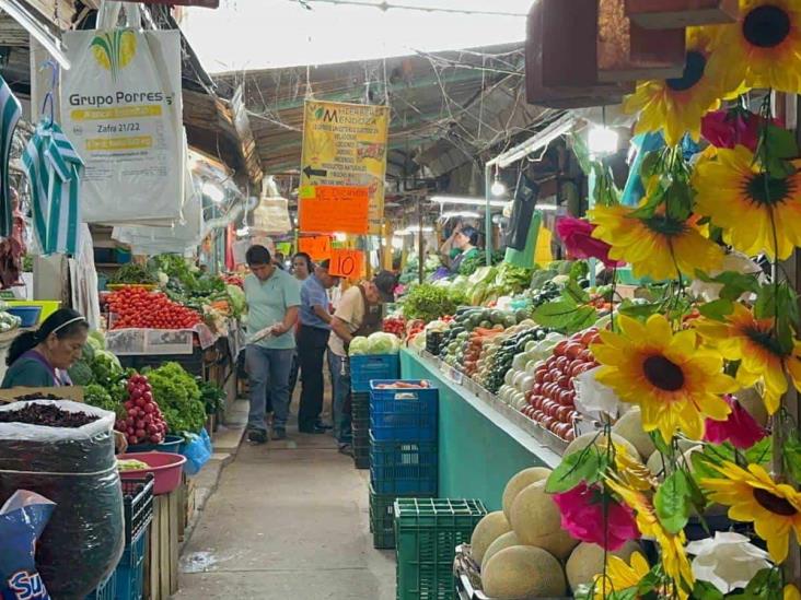Hasta 6 mil personas al día acuden al mercado Poza Rica por temporada decembrina