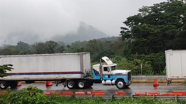 Autopista Puebla-Córdoba colapsa por intenso tráfico