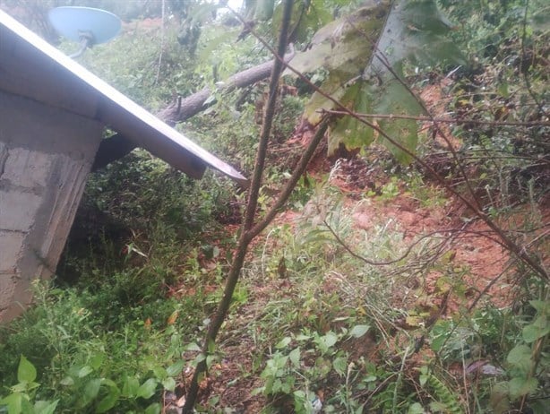 Frente frío 13 ocasiona deslaves en zona serrana de Zongolica