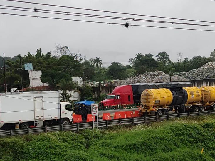 Autopista Puebla-Córdoba colapsa por intenso tráfico