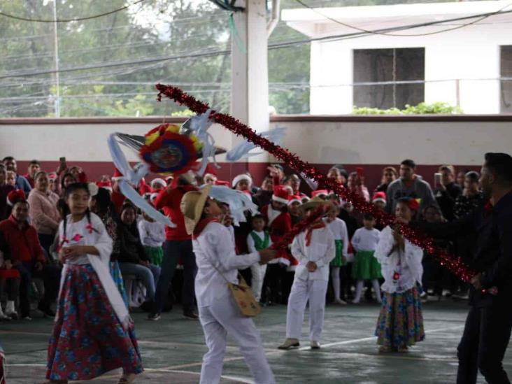 Fomentan tradiciones navideñas en escuelas multigrado de Misantla