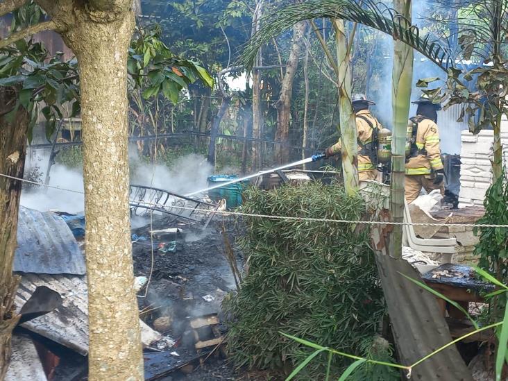 Incendio consume viviendas en colonia de Córdoba