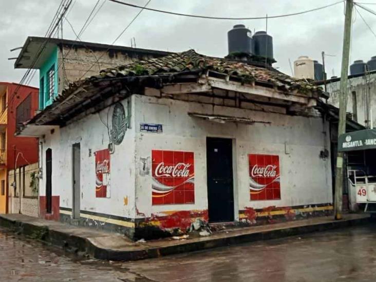 Casa abandonada pone en riesgo a habitantes de Misantla