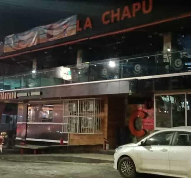 Corto circuito en Cervecería La Chapul, en Xalapa, causa alarma en comensales