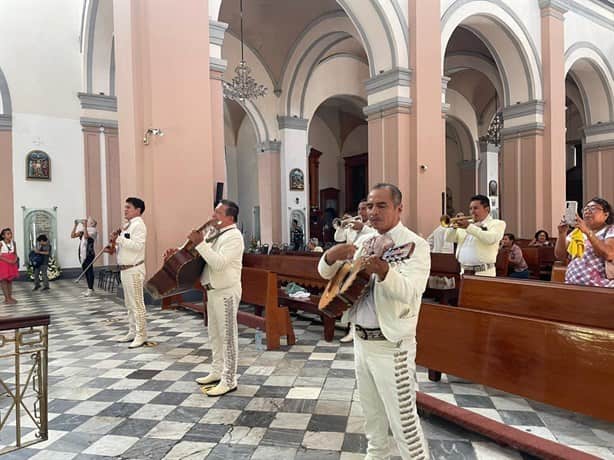 Con mariachi, celebran a la Virgen de la Inmaculada Concepción en la catedral de Veracruz | VIDEO