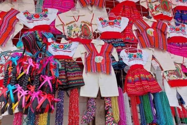 Esperan repunte de ventas de trajes para festejo de la Virgen de Guadalupe