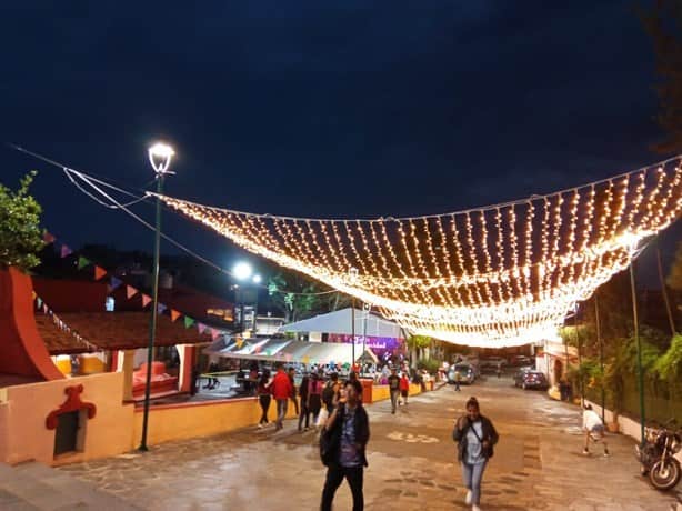 Barrio Mágico de Xallitic, en Xalapa, se ilumina de Navidad