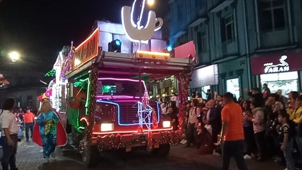 Luces, banda y Reyes Magos, en Caravana Navideña en Xalapa (+Video)