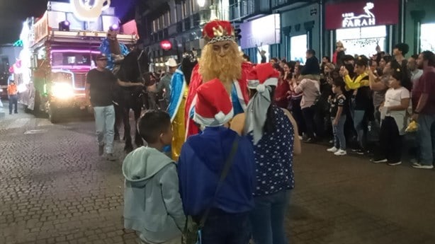 Luces, banda y Reyes Magos, en Caravana Navideña en Xalapa (+Video)