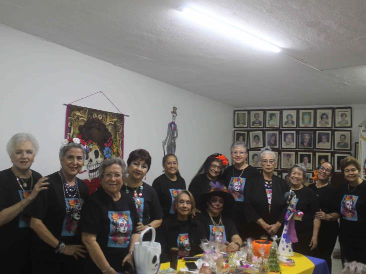 Mesa Redonda Panamericana de Veracruz cierran el mes jugando lotería de catrinas
