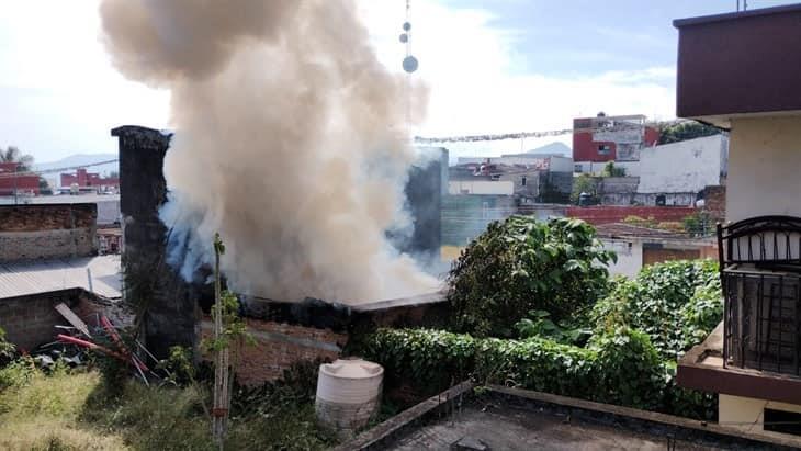 Dan de alta a intoxicados por incendio en taller mecánico en Córdoba