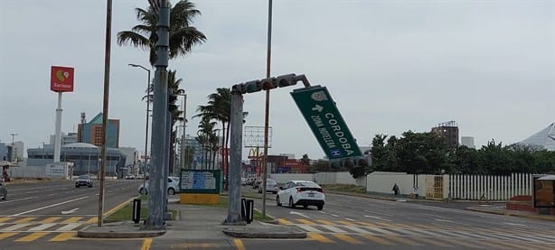 Norte derriba semáforo frente al Ilustre Veracruzano, en Boca del Río | VIDEO