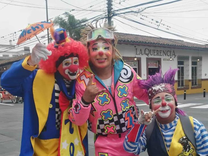 Payasos de Orizaba realizan peregrinación para agradecer a la Virgen de Guadalupe