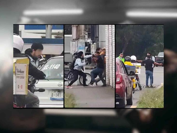 ¡A los golpes! Taxista y peatón protagonizan pleito en Xalapa (+Video)