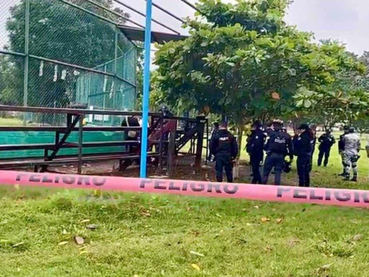 Hallan a hombre asesinado en campo deportivo de Poza Rica
