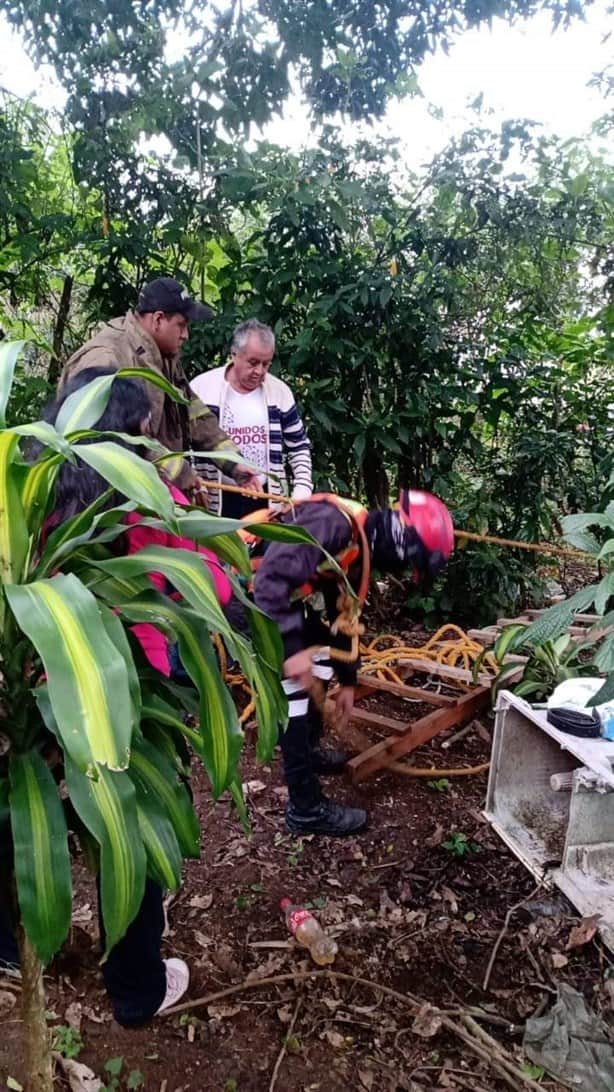 Rescatan a perrita que cayó a pozo artesiano en comunidad de Fortín
