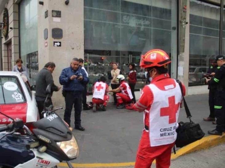 En Córdoba, lesionados y destrozos deja colisión entre camioneta y taxi