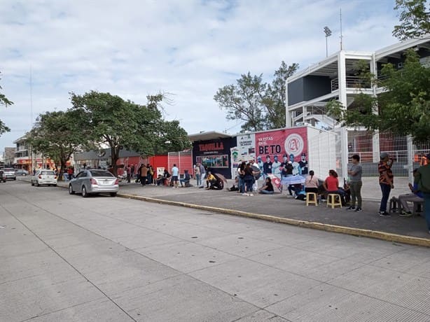 Fanáticos de Luis Miguel hacen largas filas para entrar al concierto en Veracruz | VIDEO