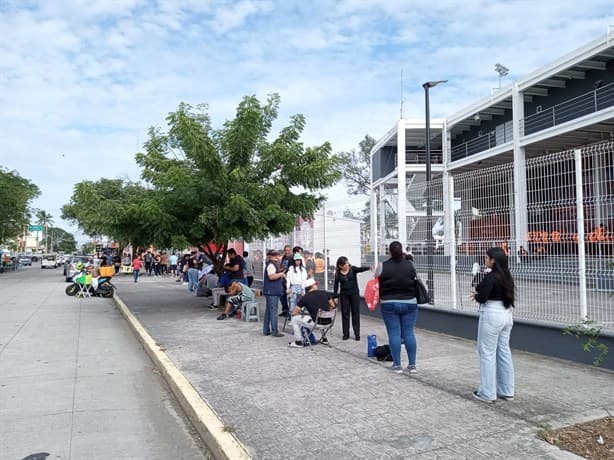 Fanáticos de Luis Miguel hacen largas filas para entrar al concierto en Veracruz | VIDEO