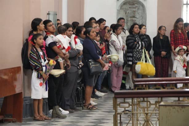 Feligreses acuden a misas por la Virgen de Guadalupe en catedral de Veracruz