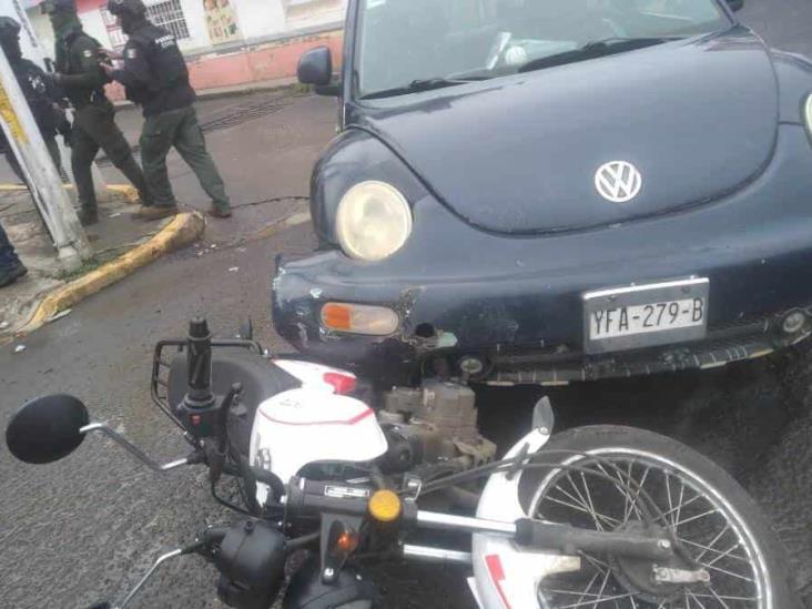 Auto choca contra motociclista en el bulevar Xalapa- Banderilla