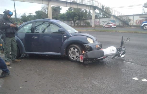 Auto choca contra motociclista en el bulevar Xalapa- Banderilla