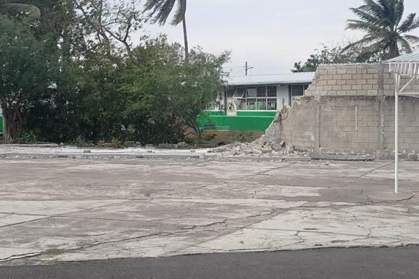 Primaria en Veracruz pide apoyo para construir barda derrumbada por el pasado norte