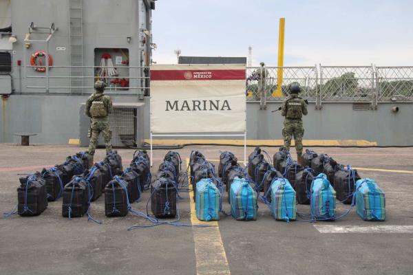 Armada de México asegura 1.5 toneladas de droga frente a costas de Michoacán