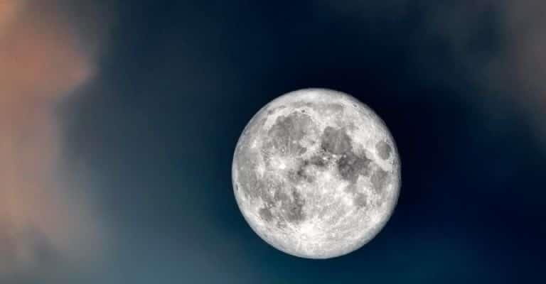 Luna fría de diciembre: cuándo es y qué ritual sirve para atraer la abundancia