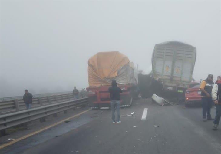 Aparatosa carambola en la autopista Orizaba- Puebla deja seis lesionados