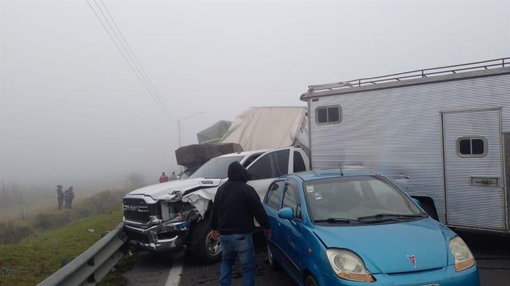 Aparatosa carambola en la autopista Orizaba- Puebla deja seis lesionados