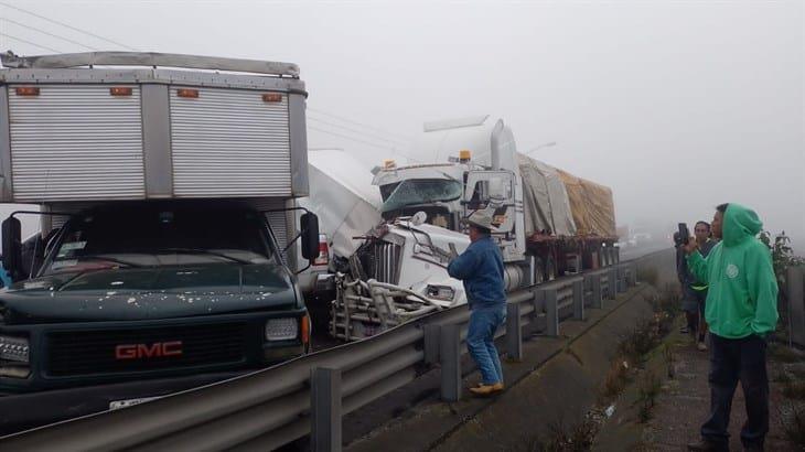 Aparatosa carambola en la autopista Orizaba- Puebla deja seis lesionados