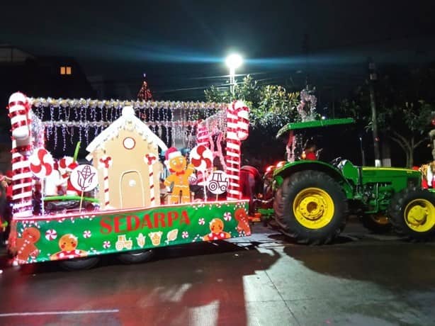 Luces navideñas inundan calles de Xalapa en Desfile Iluminado 2023