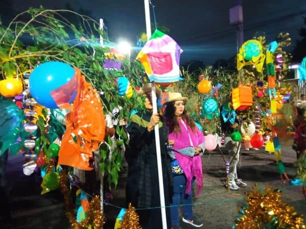 Luces navideñas inundan calles de Xalapa en Desfile Iluminado 2023