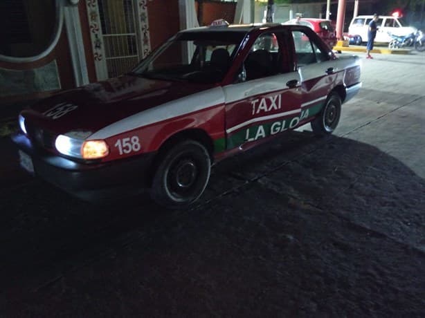 Motociclistas chocan con taxista en calles de Puente Nacional, Veracruz