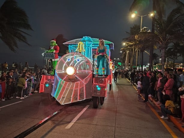 Desfile Navideño abarrota el bulevar de Veracruz | VIDEO