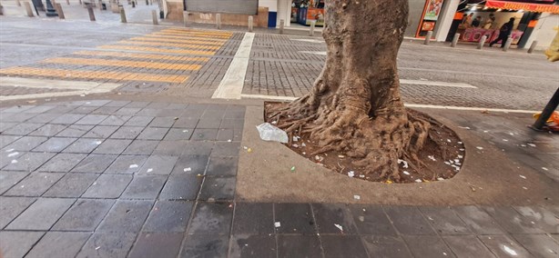 Xalapa sin cultura cívica: después del Desfile Iluminado dejan calles repletas de basura