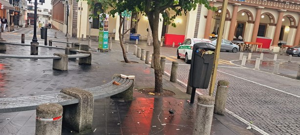 Xalapa sin cultura cívica: después del Desfile Iluminado dejan calles repletas de basura