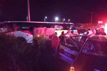 Autobús de pasajeros cae a cuneta en San Rafael; hay 6 lesionados