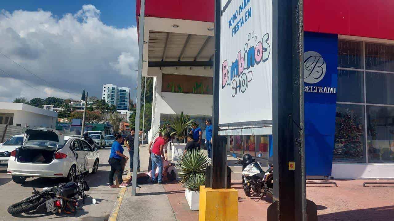 Motociclista termina en el hospital tras mal manejo de automóvil en Veracruz