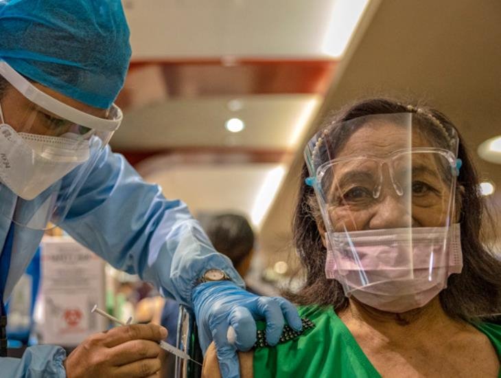 Sube la vacunación contra la Influenza, pero baja la de Covid en México