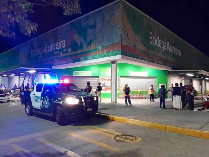Hombres armados asaltan Bodega Aurrerá en Veracruz