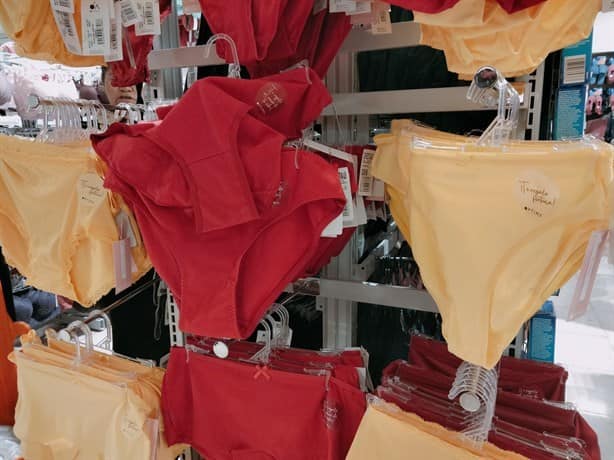 ¿Buscas lencería roja o amarilla para recibir el 2024? ¡Ya hay en Xalapa!