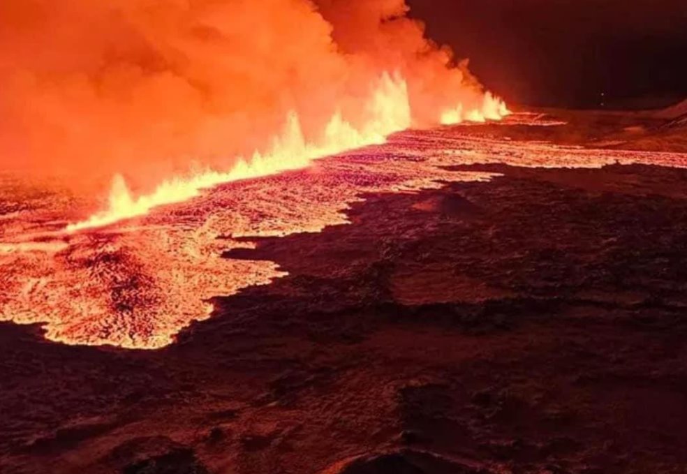 Ciudadanos y servicios de Islandia se ven amenazados por erupción volcánica